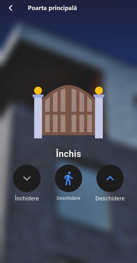 Aplicația MConnect pe telefon, arătând poarta cu starea „Închis” și butoanele de deschidere și închidere